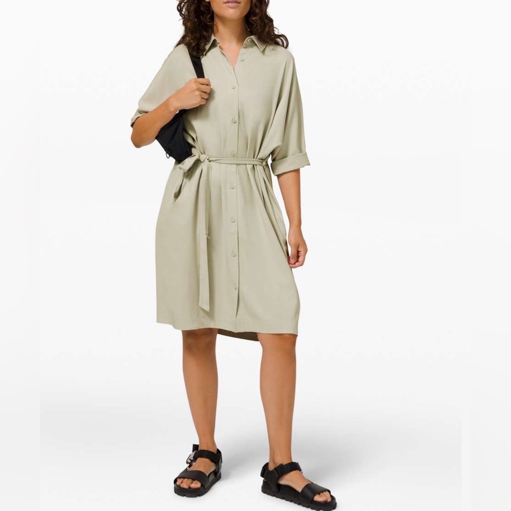 Lululemon Perfectly Poised Dress SZ 10
Light Sage